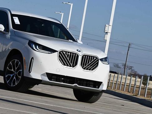 New 2026 BMW X3 xDrive30 image 3