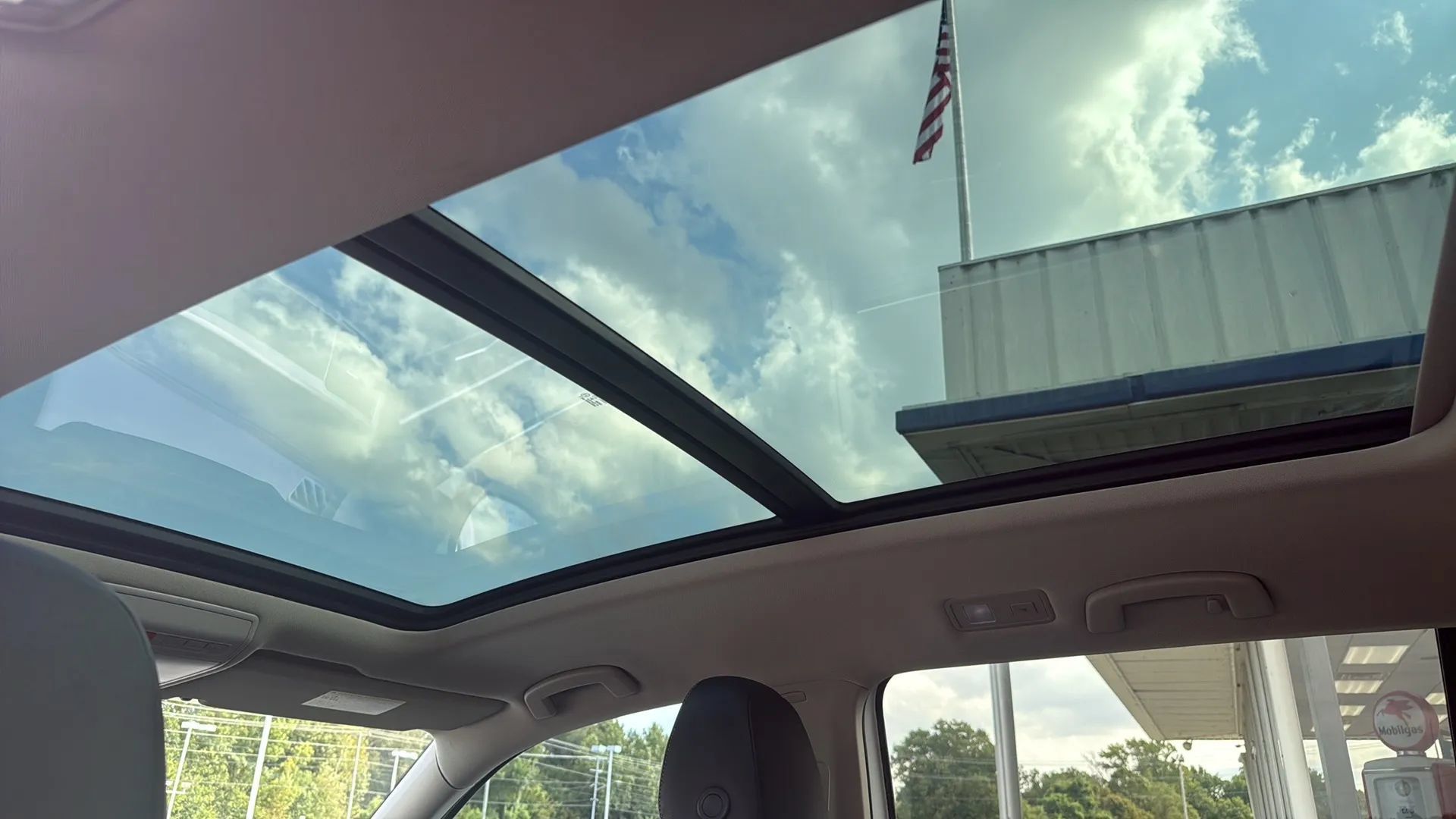 Used 2019 Volkswagen Atlas SEL FWD image 16