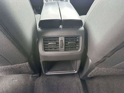 Used 2023 Nissan Rogue S image 11