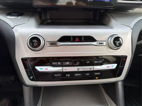 Used 2022 Ford Explorer XLT w/ Equipment Group 202A image 27