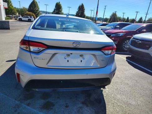 Used 2025 Toyota Corolla LE w/ LE Premium Package FWD image 5