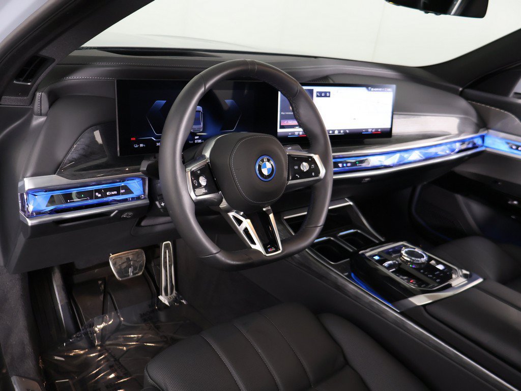 Used 2025 BMW i7 xDrive60 w/ Premium Package AWD/4WD image 31