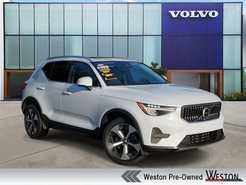Certified 2024 Volvo XC40 B5 Core image 1