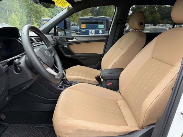 Used 2023 Volkswagen Tiguan SE w/ Panoramic Sunroof Package AWD/4WD image 16