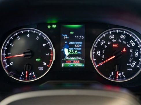 Used 2021 Toyota RAV4 XLE Premium AWD/4WD image 17