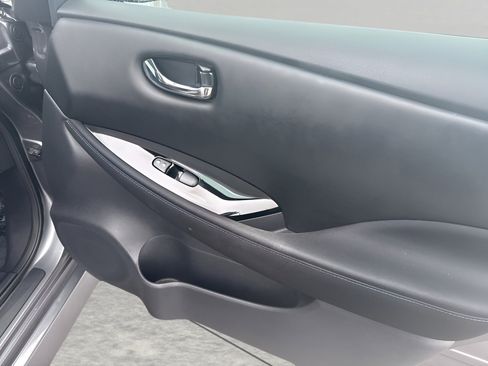 Used 2019 Nissan Leaf SV w/ SV Technology Package image 9