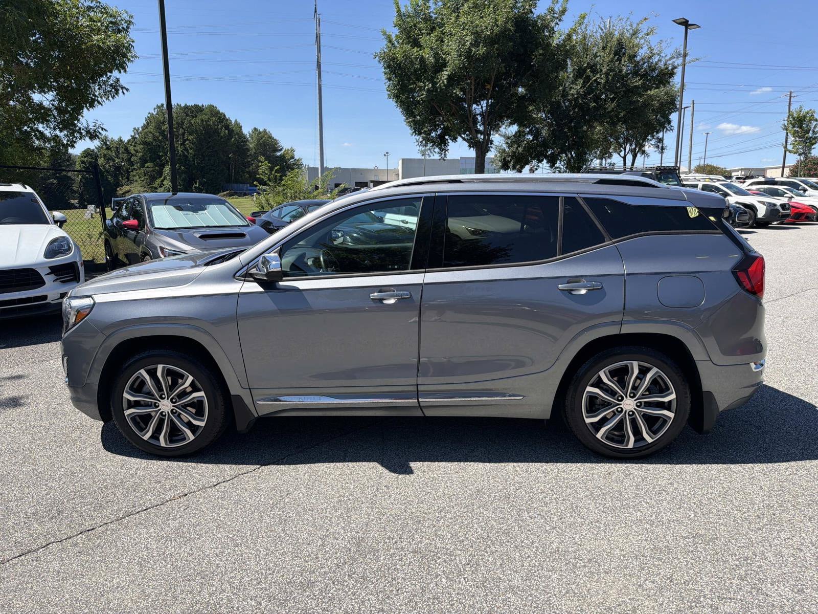 Used 2020 GMC Terrain Denali w/ Denali Premium Package FWD image 7