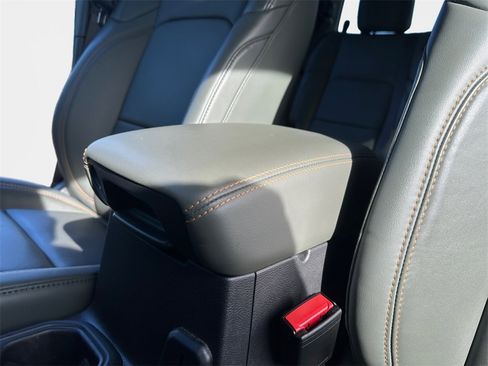 Used 2024 Jeep Gladiator Mojave w/ Convenience Group image 11