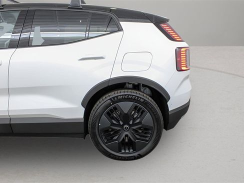New 2026 Volvo EX30 Cross Country Ultra image 32