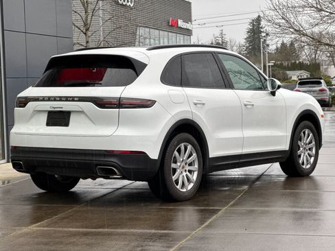 Used 2021 Porsche Cayenne image 3