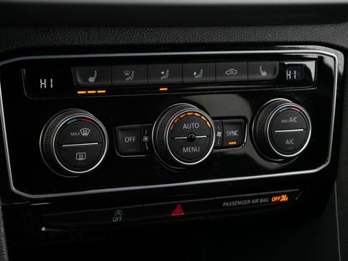 Certified 2023 Volkswagen Atlas Cross Sport SE image 23