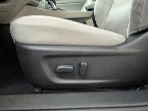 Used 2024 Nissan Altima 2.5 SV FWD image 14