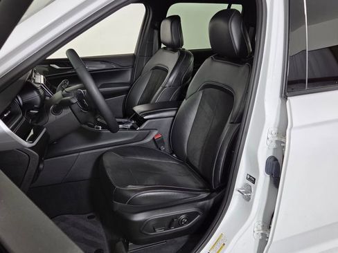 Used 2023 Jeep Grand Cherokee Altitude image 15