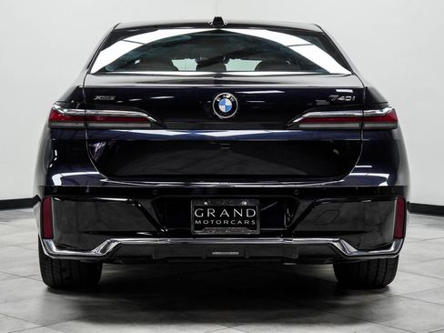 Used 2025 BMW 740i xDrive AWD/4WD image 9