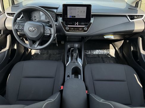 Used 2025 Toyota Corolla LE FWD image 9
