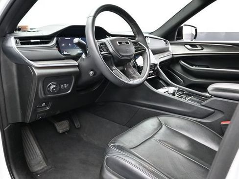 Used 2023 Jeep Grand Cherokee Overland AWD/4WD image 23