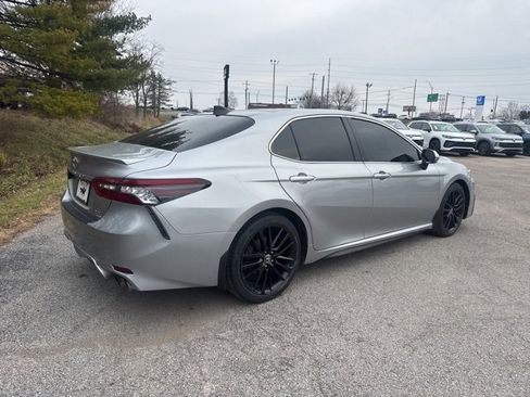 Used 2021 Toyota Camry XSE image 3