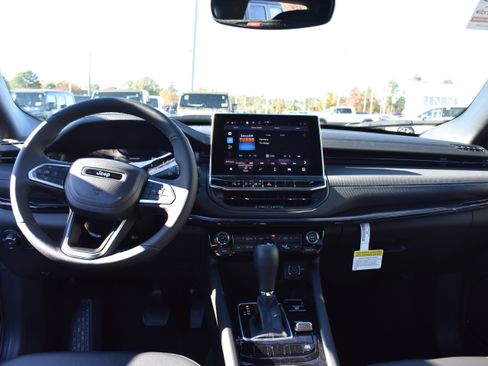 New 2026 Jeep Compass Latitude image 32