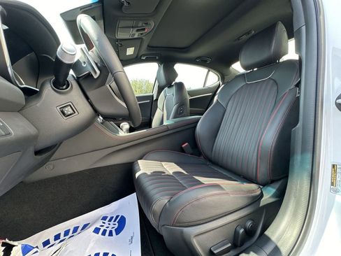 Used 2025 Genesis G70 2.5T w/ Sport Prestige Package image 17