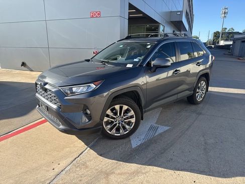 Used 2020 Toyota RAV4 XLE Premium image 1