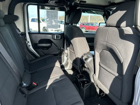 Used 2023 Jeep Gladiator Sport image 18