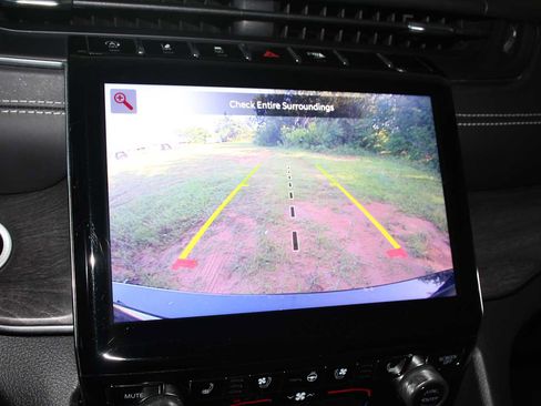 Used 2021 Jeep Grand Cherokee L Overland w/ Luxury Tech Group IV AWD/4WD image 40