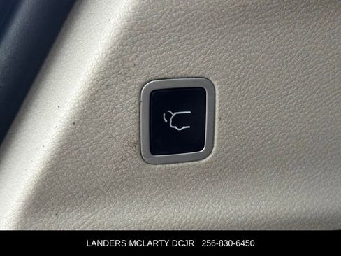 Used 2017 Chrysler Pacifica Touring image 18