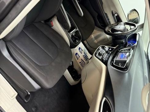 Used 2020 Chrysler Pacifica Touring w/ Cold Weather Group image 31