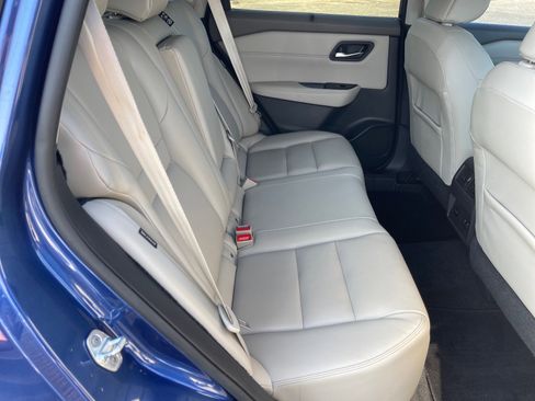 Used 2022 Nissan Rogue SL w/ SL Premium Package image 17