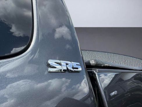 Used 2019 Toyota Tacoma SR5 RWD image 9
