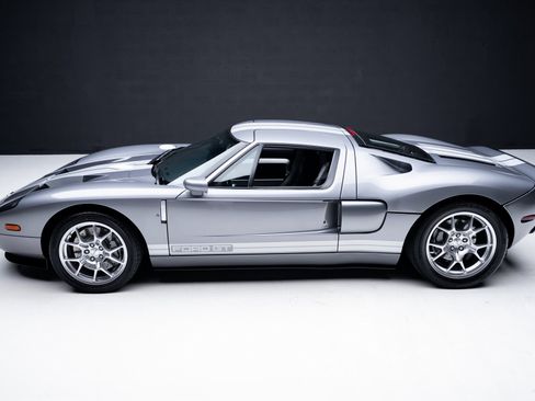 Used 2006 Ford GT image 18