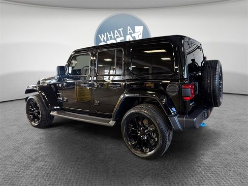 Used 2022 Jeep Wrangler Unlimited Sahara w/ Cold Weather Group image 6