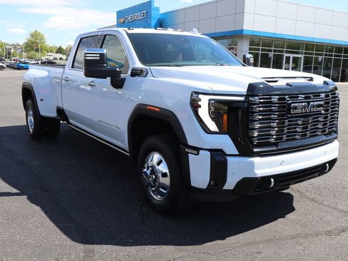 Used 2026 GMC Sierra 3500 Denali Ultimate AWD/4WD image 2