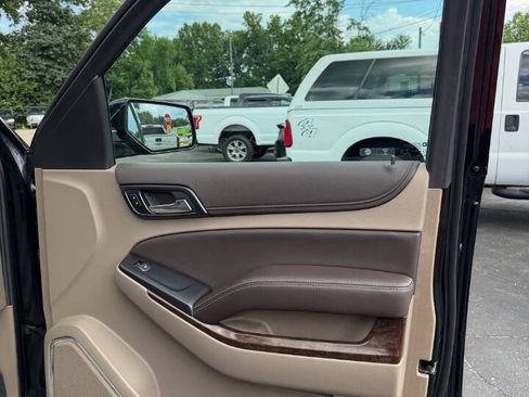 Used 2019 Chevrolet Tahoe LT w/ Luxury Package AWD/4WD image 29