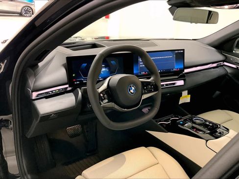 Used 2024 BMW i5 eDrive40i w/ Premium Package RWD image 8