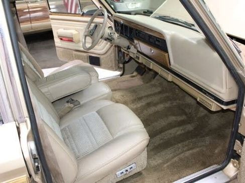 Used 1989 Jeep Grand Wagoneer image 8
