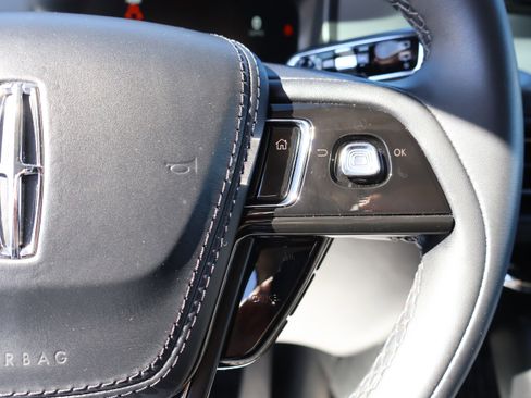 Used 2022 Lincoln Aviator AWD w/ Premium Package image 34