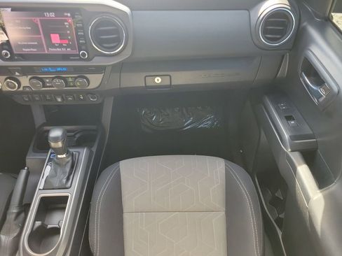 Used 2022 Toyota Tacoma TRD Sport image 13