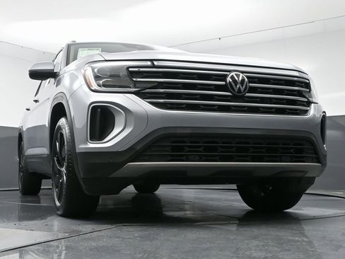 Used 2024 Volkswagen Atlas SE w/ Black Wheel Package image 50