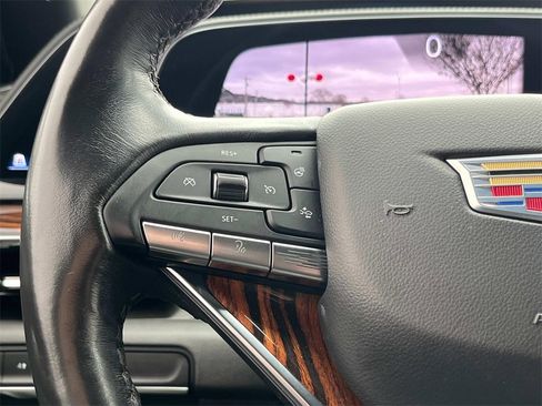 Used 2022 Cadillac Escalade Premium Luxury image 37