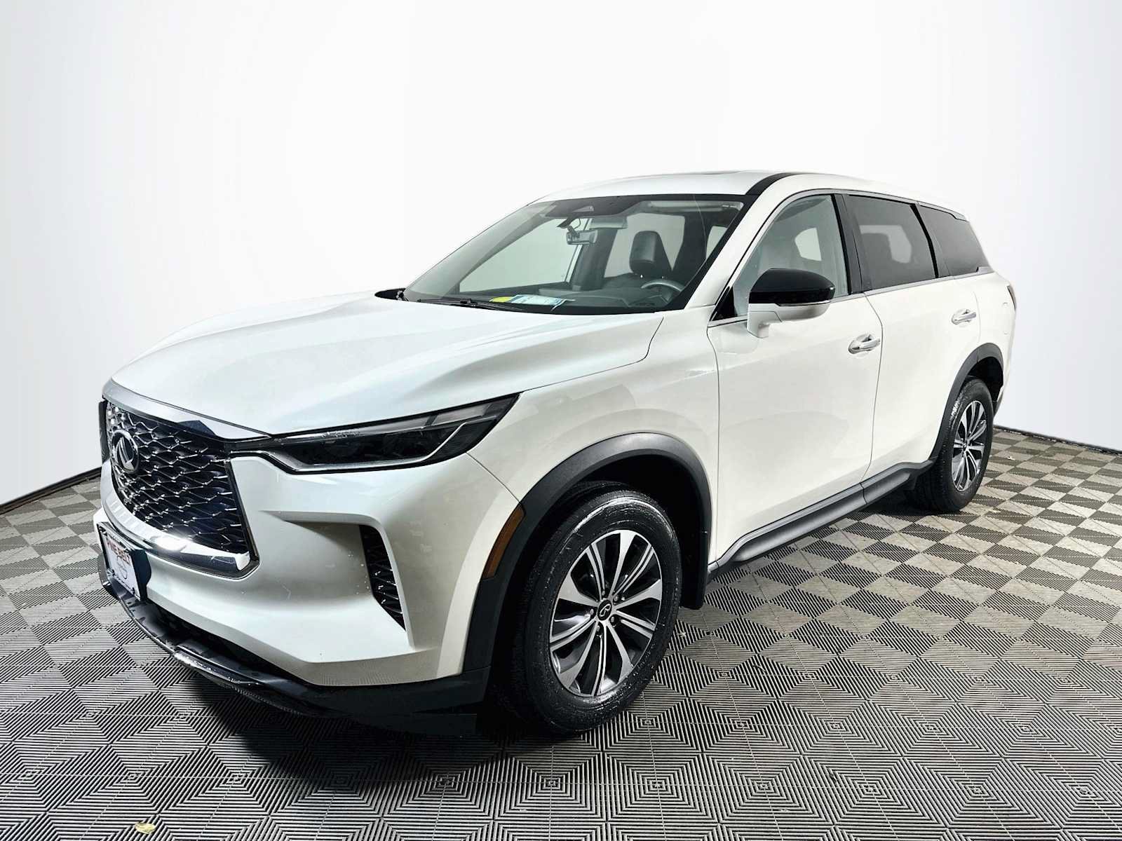 Used 2023 INFINITI QX60 Pure AWD/4WD image 1