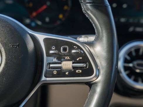 Used 2022 Mercedes-Benz GLB 250 4MATIC image 29