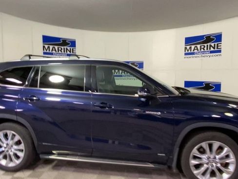 Used 2021 Toyota Highlander Limited AWD/4WD image 3