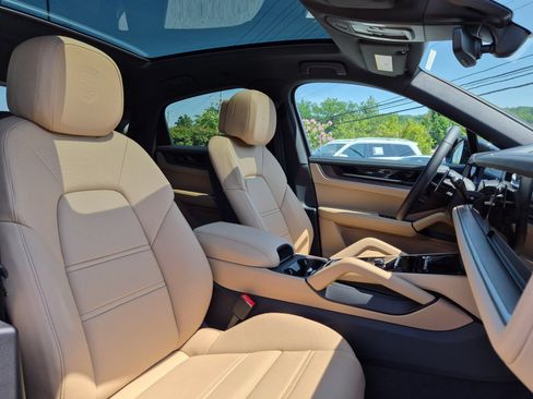 New 2026 Porsche Cayenne Coupe AWD/4WD image 27