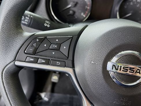 Used 2020 Nissan Rogue S FWD image 19