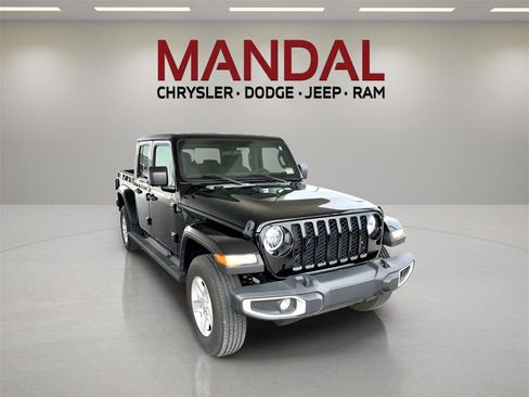 Used 2021 Jeep Gladiator Sport image 4