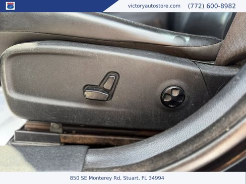 Used 2017 Chrysler 300 Limited AWD/4WD image 18