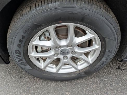 Used 2023 Chrysler Pacifica Touring-L image 14