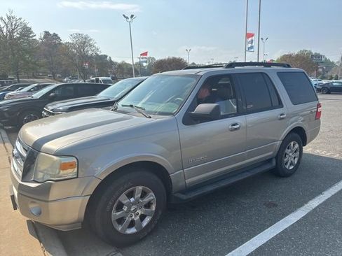 Used 2008 Ford Expedition XLT image 2