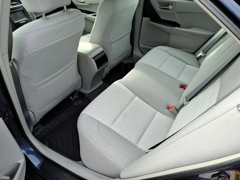 Used 2015 Toyota Camry LE image 8